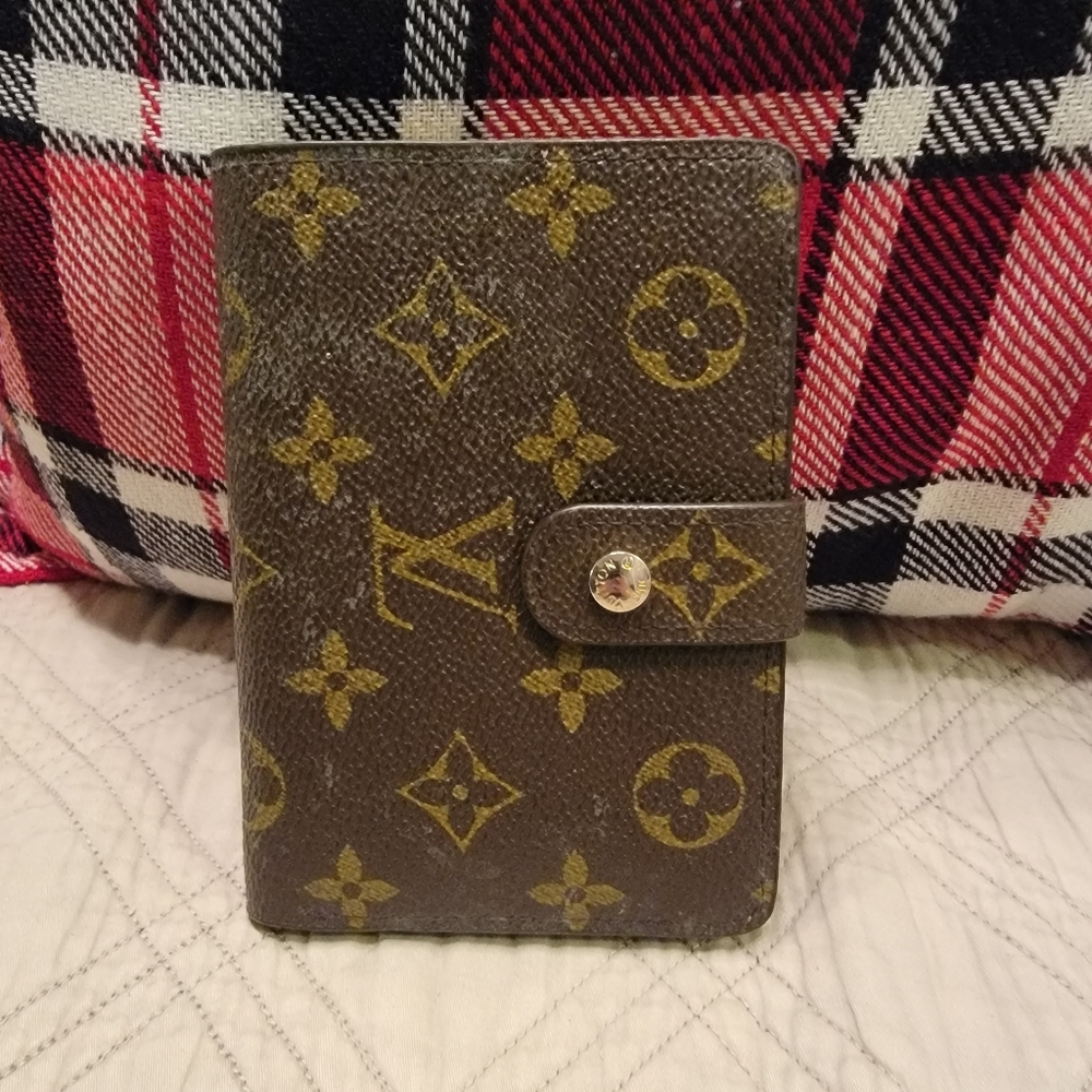 Monogram wallet